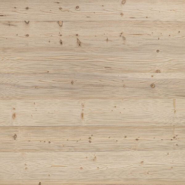 Gebürstete Holzoberfläche in hellem Naturton mit sanfter Maserung und kleinen Ästen. Die feine Struktur verleiht dem Holz eine weiche Haptik und ein ruhiges, natürliches Erscheinungsbild.